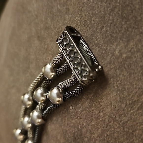 VTG Two-tone Mesh Beaded Magnetic Clasp Bracelet - Picture 4 of 7